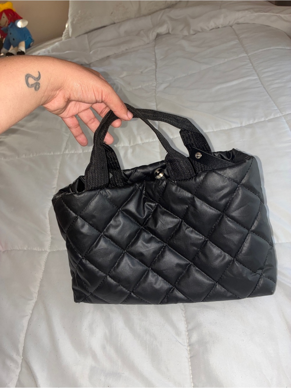 Black Quilted puffer tote Bag - Stylish Everyday Carry